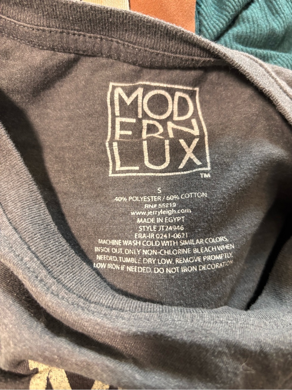 Dog mom shirt size small - Picture 4 of 5